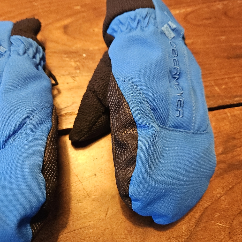 Obeymeyer fully opening little kid mittens are easy to get on "Thumbs Up Mitten" - Picture 2 of 6